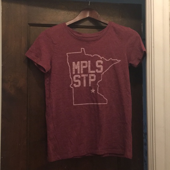 Minneapolis - St. Paul soft maroon tee - Picture 1 of 2